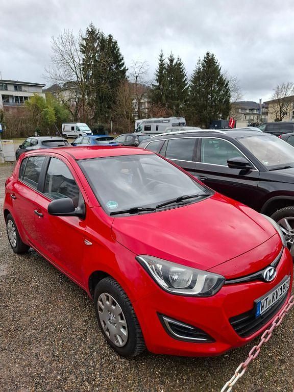 Gebraucht Hyundai i20 Edition 86 PS (63 kW) 2013 Rot Kleinwagen