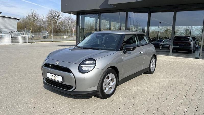 Neu Mini Cooper Essential 135 kW (184 PS) 2026 Silber Kleinwagen