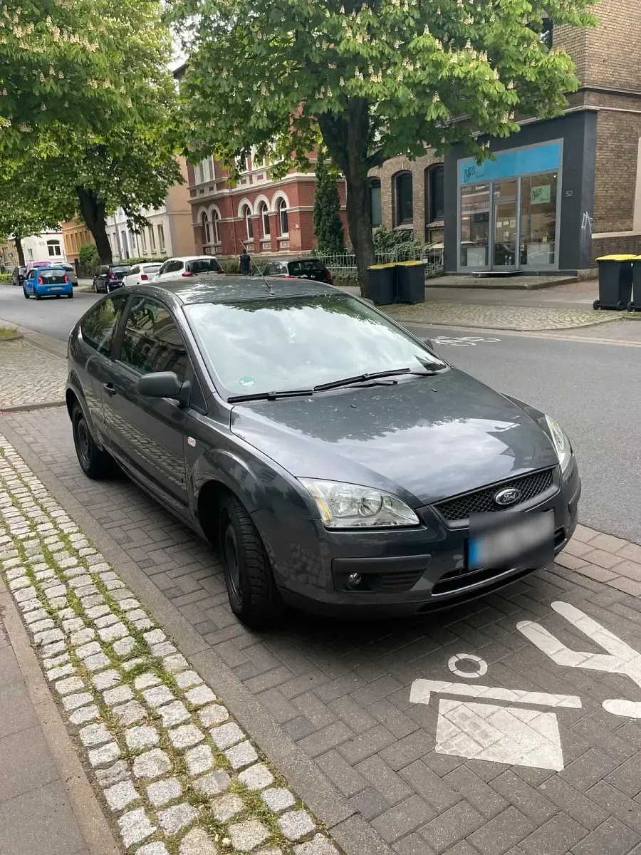 Second-hand Ford Focus 101 CP (74 kW) 2004 Gri Hatchback