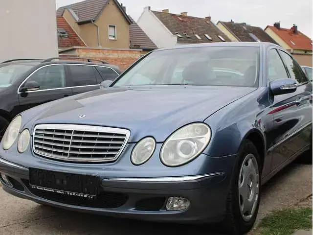 Gebraucht Mercedes E200 163 PS (119 kW) 2003 Tealitblau  metallic Limousine
