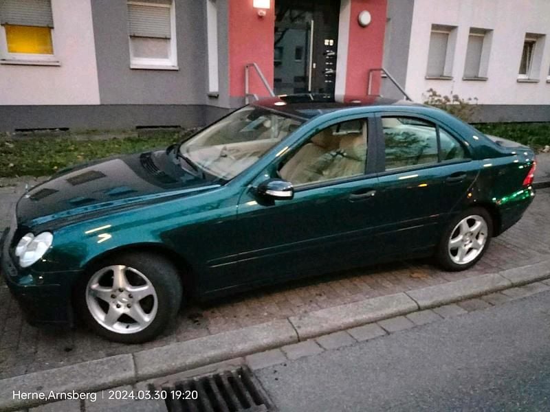 Gebraucht Mercedes C180 143 PS (105 kW) 2006 Grün Limousine