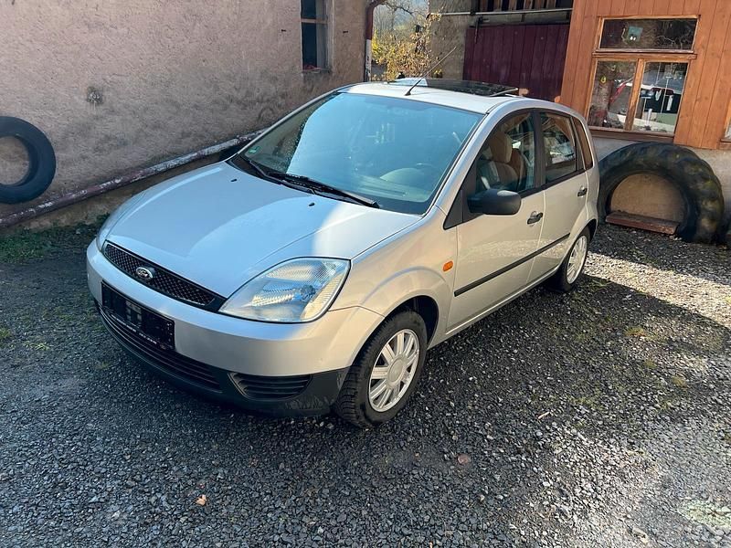 Gebraucht Ford Fiesta 80 PS (58 kW) 2002 Silber Kleinwagen