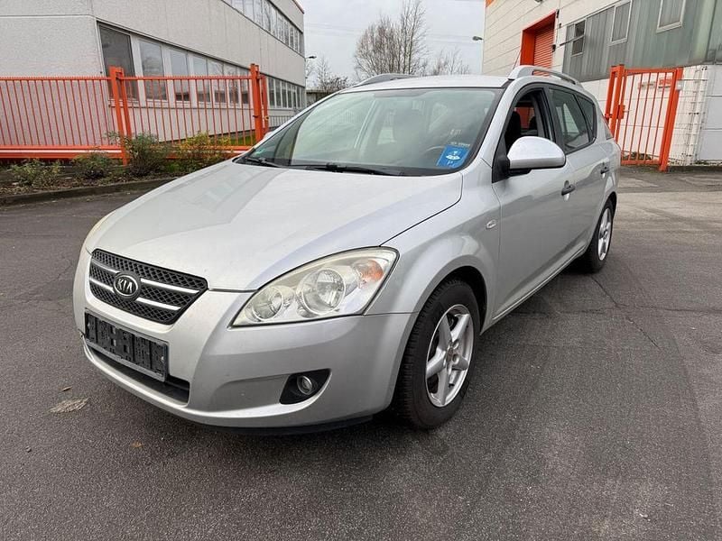Silber Gebraucht 2007 Kia Ceed Sportswagon LX Kombi | 1.390 € (Fairer Preis) - Bild 1/4