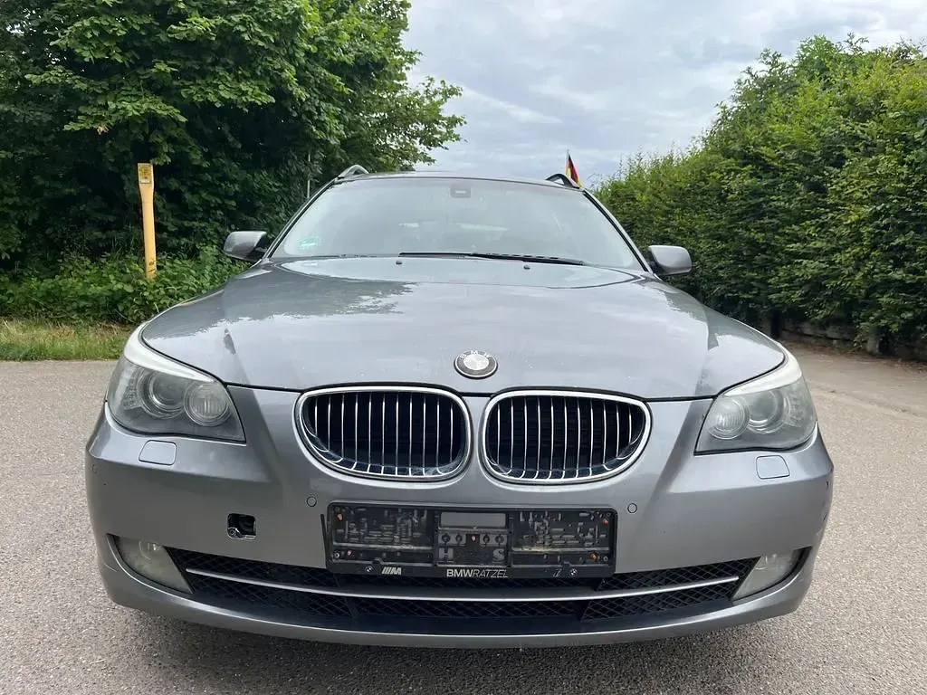 Gebraucht BMW 525 197 PS (144 kW) 2008 Grau Kombi