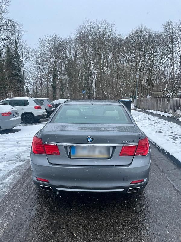 Gebraucht BMW 740 306 PS (225 kW) 2012 Grau Limousine