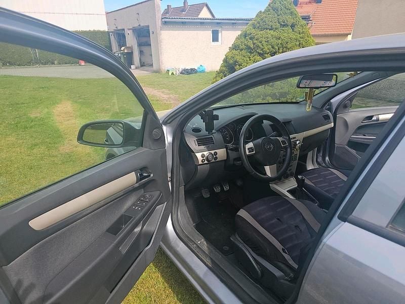 Second-hand Opel Astra 116 CP (85 kW) 2007 Gri Hatchback