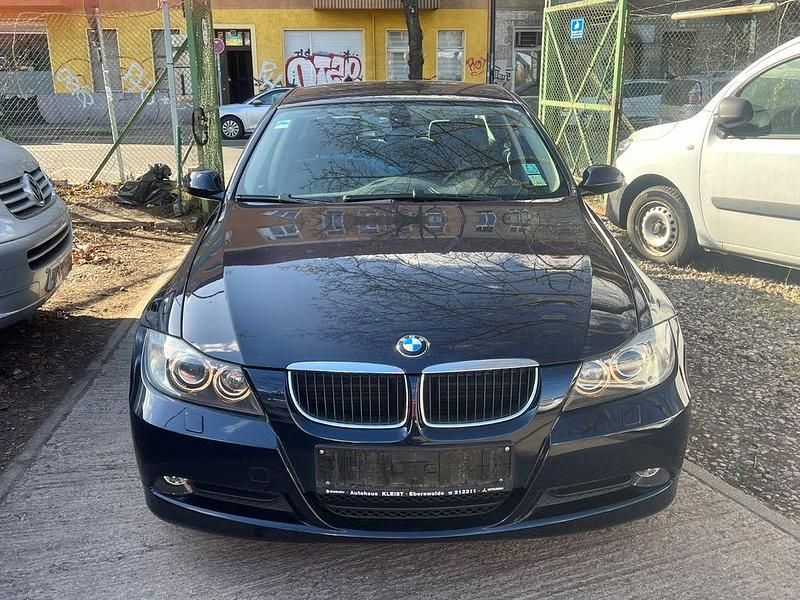 Gebraucht BMW 318 143 PS (105 kW) 2007 Monacoblau metallic Limousine