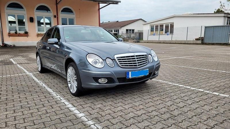 Grau Gebraucht 2007 Mercedes E220 Elegance Limousine | 5.300 € (Fairer Preis) - Bild 1/4