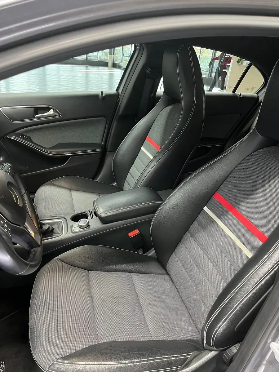 Gebraucht Mercedes A180 122 PS (89 kW) 2015 Grau Kleinwagen