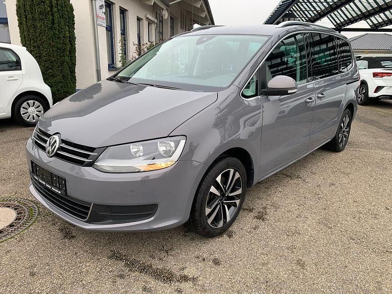 Gebraucht VW Sharan Comfortline 150 PS (110 kW) 2020 Grau Van / Kleinbus