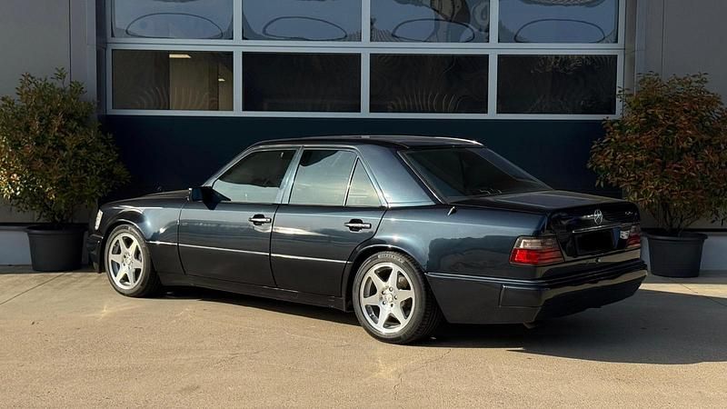 Gebraucht Mercedes E500 320 PS (235 kW) 1994 Schwarz Limousine
