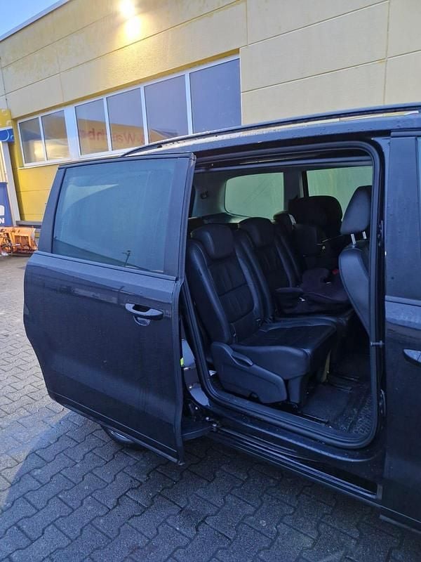 Second-hand VW Sharan 140 CP (102 kW) 2010 Negru Monovolum