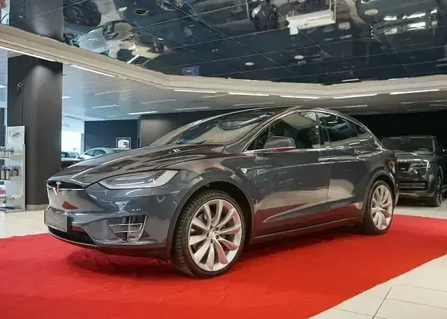 Käytetty Tesla Model X Performance 386 kW (525 HP) 2017 Harmaa Katumaasturi