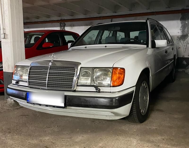 Weiß Gebraucht 1992 Mercedes E300 Kombi | 12.300 € - Bild 1/4