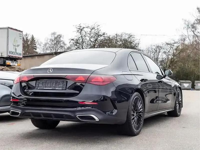 Gebraucht Mercedes E220 AMG 197 PS (144 kW) 2024 Schwarz obsidianschwarz metallic Limousine