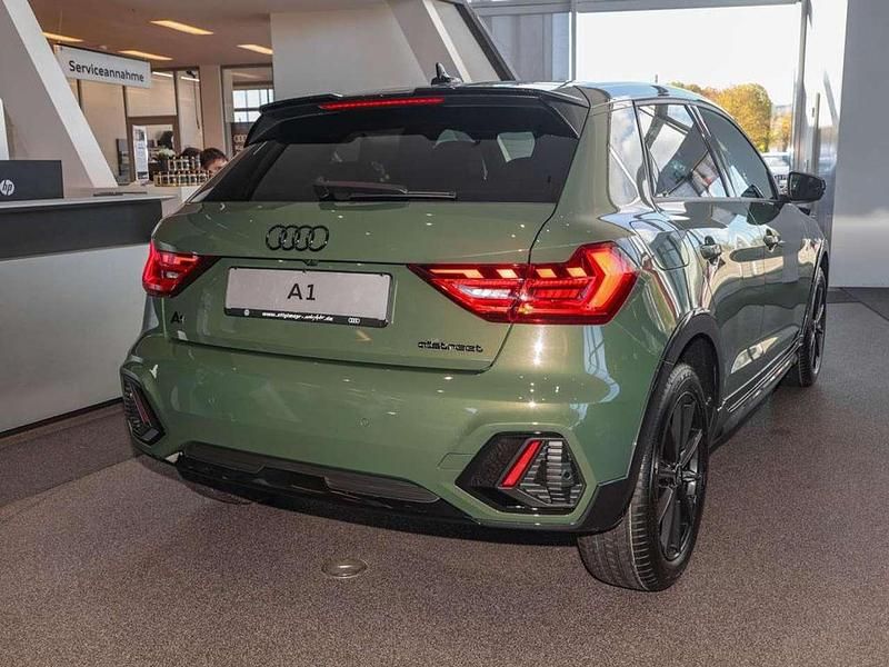 Neu Audi A1 Sport 150 PS (110 kW) 2025 Distriktgrün metallic Kleinwagen