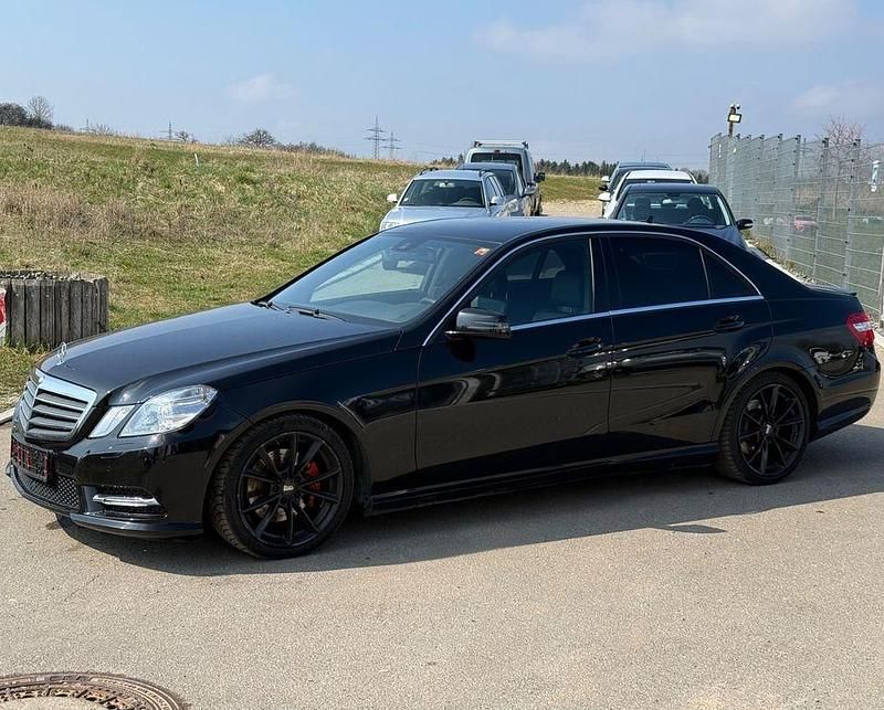 Gebraucht Mercedes E250 204 PS (150 kW) 2012 Schwarz Limousine