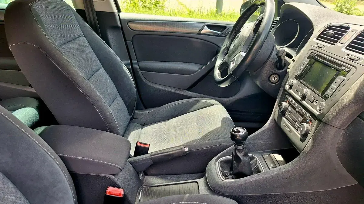Gebraucht VW Golf VI Style 105 PS (77 kW) 2011 Schwarz Kleinwagen