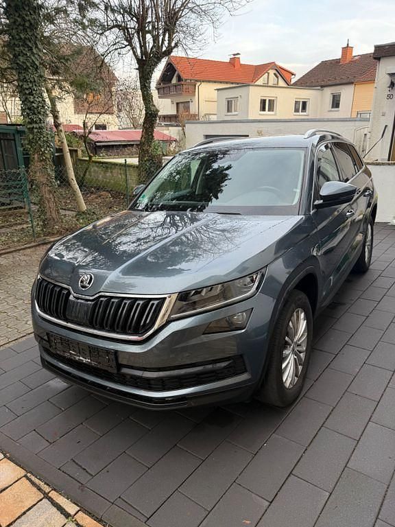Grau Gebraucht 2021 Skoda Kodiaq SUV | 23.790 € (Guter Preis) - Bild 1/4