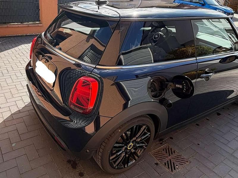 Gebraucht Mini Cooper SE 135 kW (184 PS) 2022 Schwarz Kleinwagen