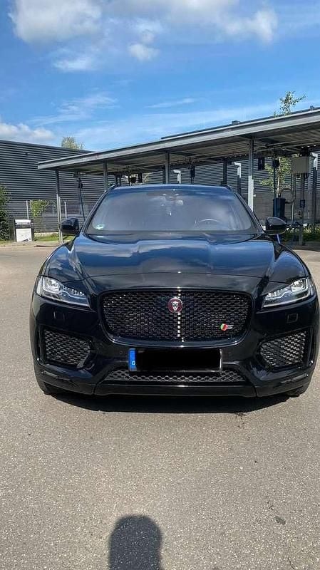 Schwarz Gebraucht 2017 Jaguar F-Pace First Edition SUV | 25.999 € (Guter Preis) - Bild 1/4