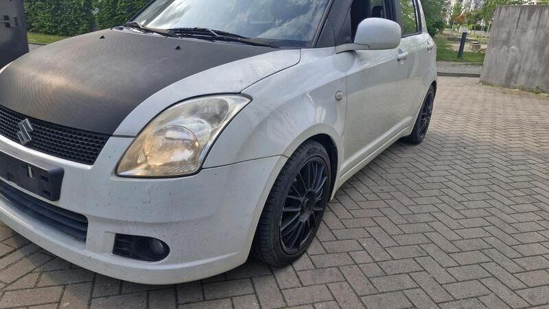 Weiß Gebraucht 2007 Suzuki Swift Limousine | 1.650 € (Guter Preis) - Bild 1/4