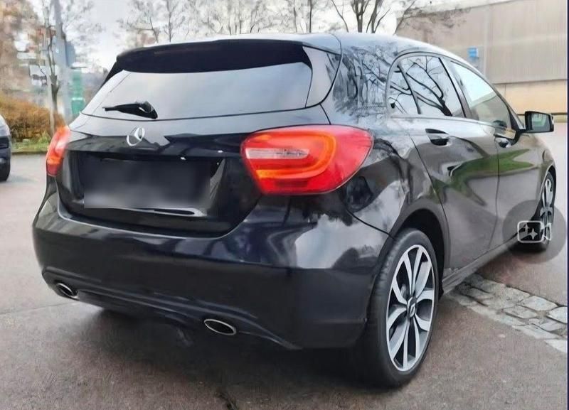 Gebraucht Mercedes 220 170 PS (125 kW) 2013 Schwarz Kleinwagen