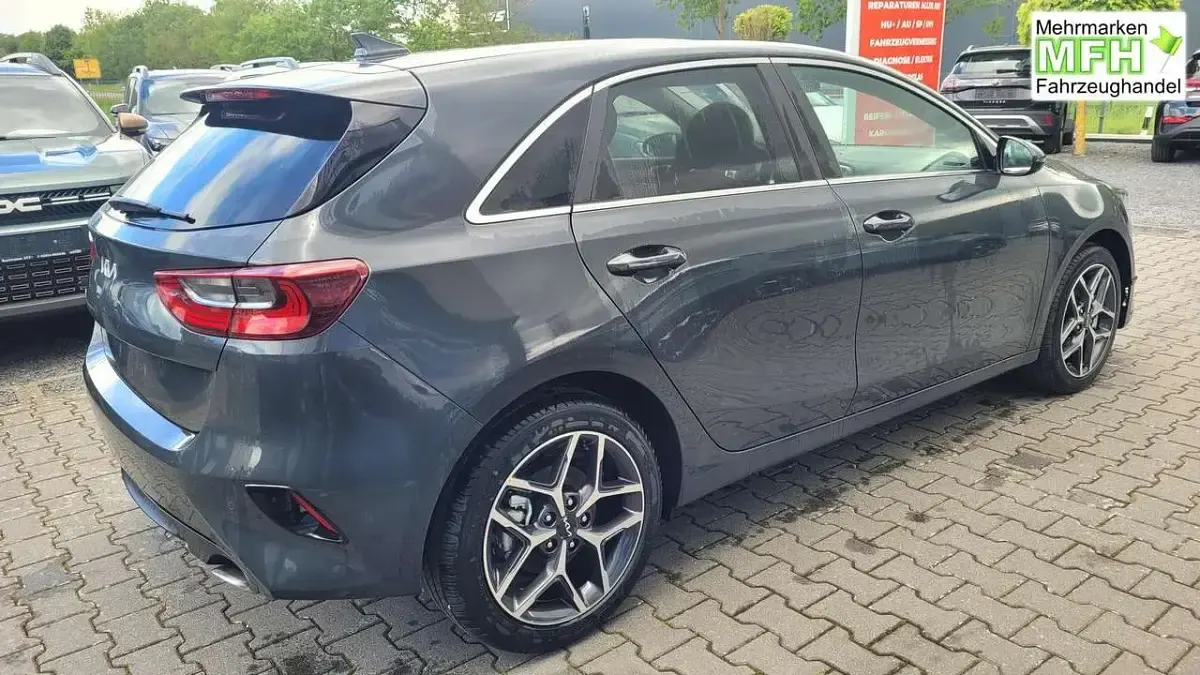 Nowe Kia Ceed Gold 140 KM (102 kW) 2026 Szary Hatchback