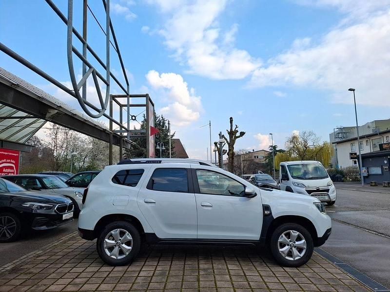Gebraucht Dacia Duster Comfort 114 PS (83 kW) 2018 Weiß SUV