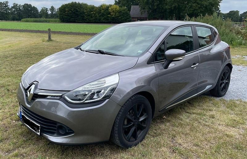 Grau Gebraucht 2015 Renault Clio IV Dynamique Kleinwagen | 6.100 € (Fairer Preis) - Bild 1/4