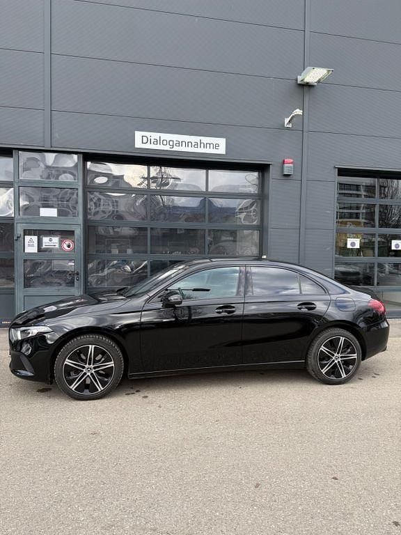 Gebraucht Mercedes A250 Night 160 PS (117 kW) 2022 Schwarz Limousine