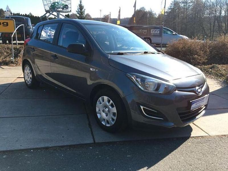 Gebraucht Hyundai i20 Edition 86 PS (63 kW) 2014 Grau Kleinwagen