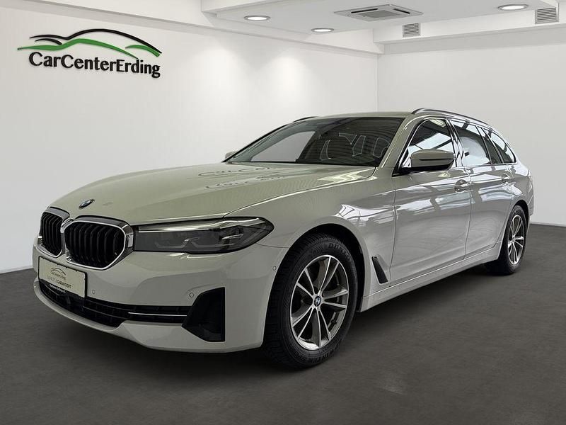 Weiß Gebraucht 2020 BMW 520 Sport Line Limousine | 28.990 € (Fairer Preis) - Bild 1/4