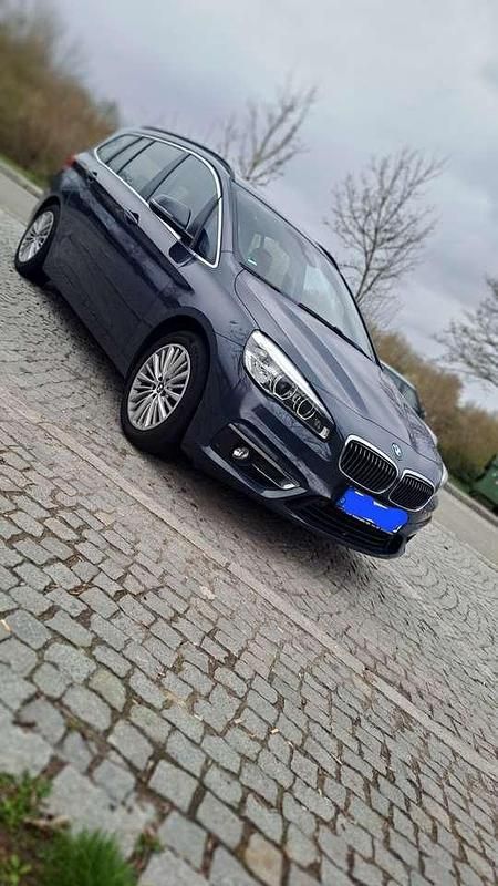 Blau Gebraucht 2016 BMW 220 Gran Tourer Sport Line Van / Kleinbus | 13.000 € (Superpreis) - Bild 1/4