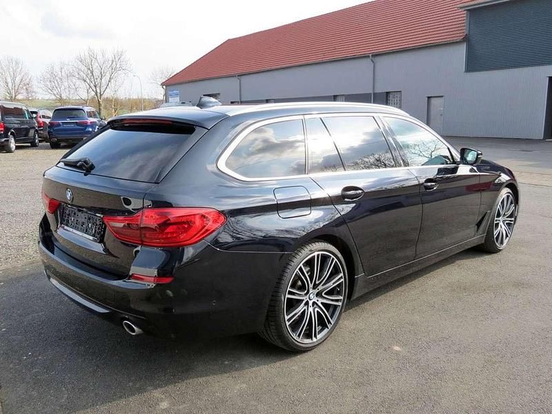Gebraucht BMW 520 190 PS (139 kW) 2020 Azuritschwarz ii metallic Kombi