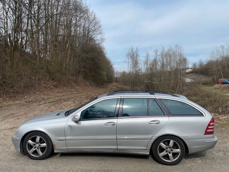 Silber Gebraucht 2001 Mercedes C200 Avantgarde Kombi | 990 € (Superpreis) - Bild 1/4