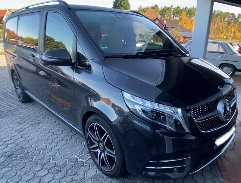 Schwarz Gebraucht 2020 Mercedes V250 Avantgarde Van / Kleinbus | 53.500 € (Teuer) - Bild 1/4