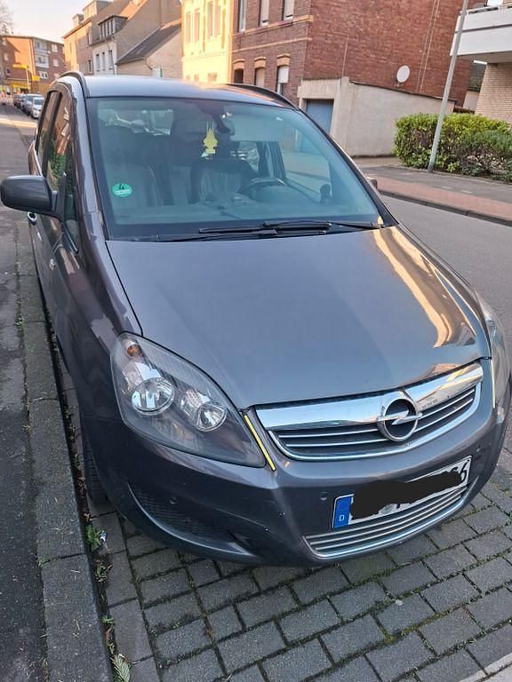 Grau Gebraucht 2012 Opel Zafira Family Van / Kleinbus | 2.500 € (Superpreis) - Bild 1/4