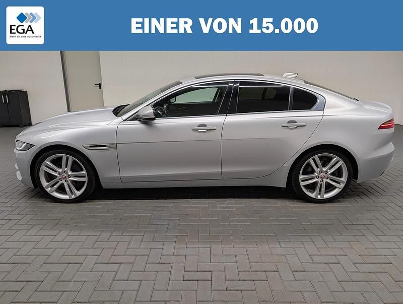 Metallic Gebraucht 2019 Jaguar XE SE Limousine | 26.720 € - Bild 1/1