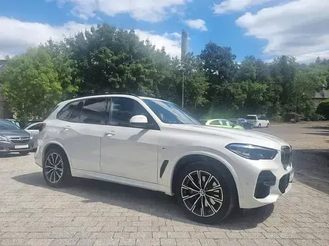 Gebraucht BMW X5 M Sport 286 PS (210 kW) 2023 Mineralweiss metallic SUV
