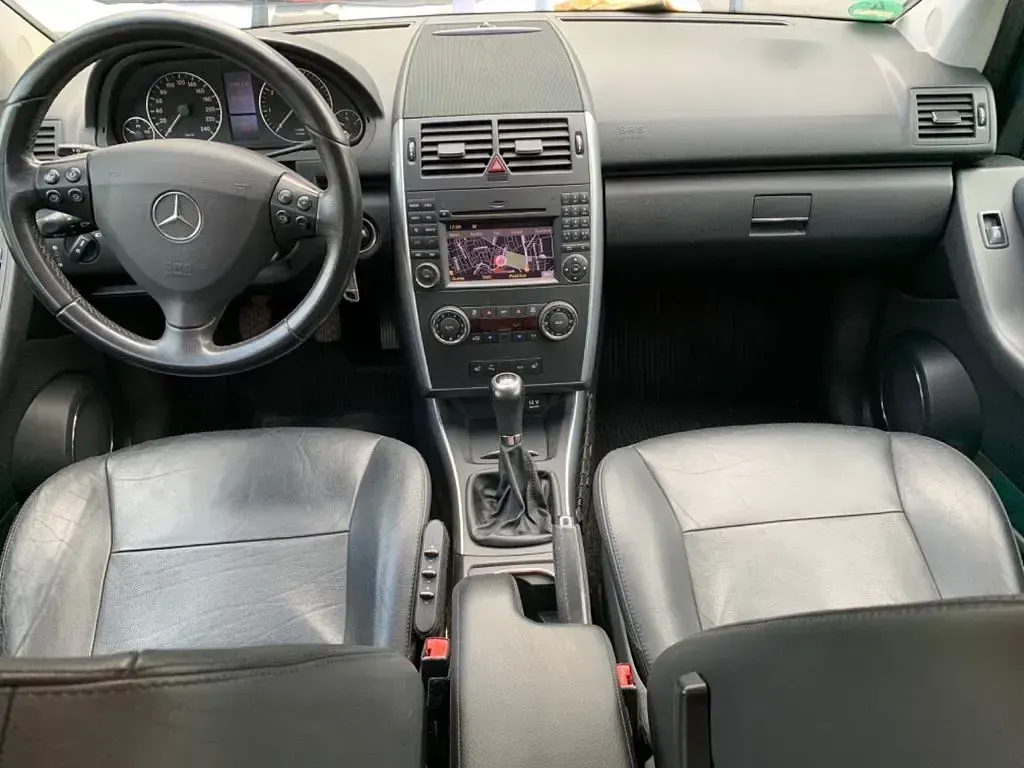 Gebraucht Mercedes A170 Avantgarde 116 PS (85 kW) 2008 Rot Van / Kleinbus