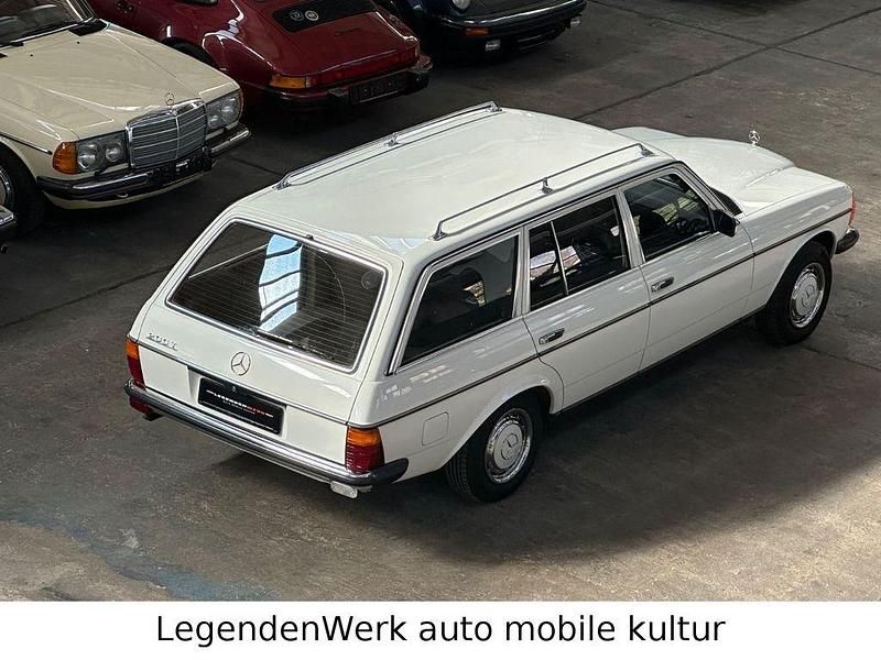 Gebraucht Mercedes 200 109 PS (80 kW) 1983 Weiß Limousine