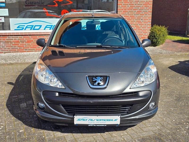 Gebraucht Peugeot 206+ Basis 60 PS (44 kW) 2011 Grau Kleinwagen