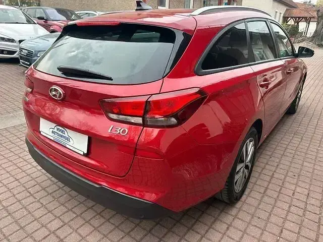 Gebraucht Hyundai i30 136 PS (100 kW) 2017 Rot Kombi