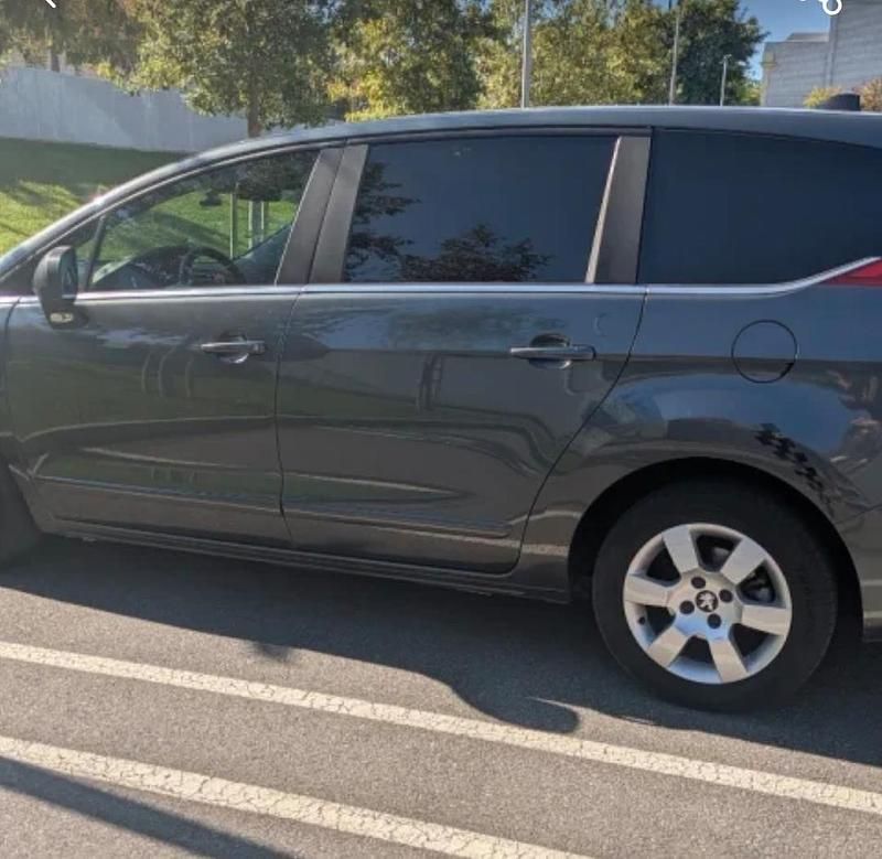 Gebraucht Peugeot 5008 115 PS (84 kW) 2014 Grau Van / Kleinbus