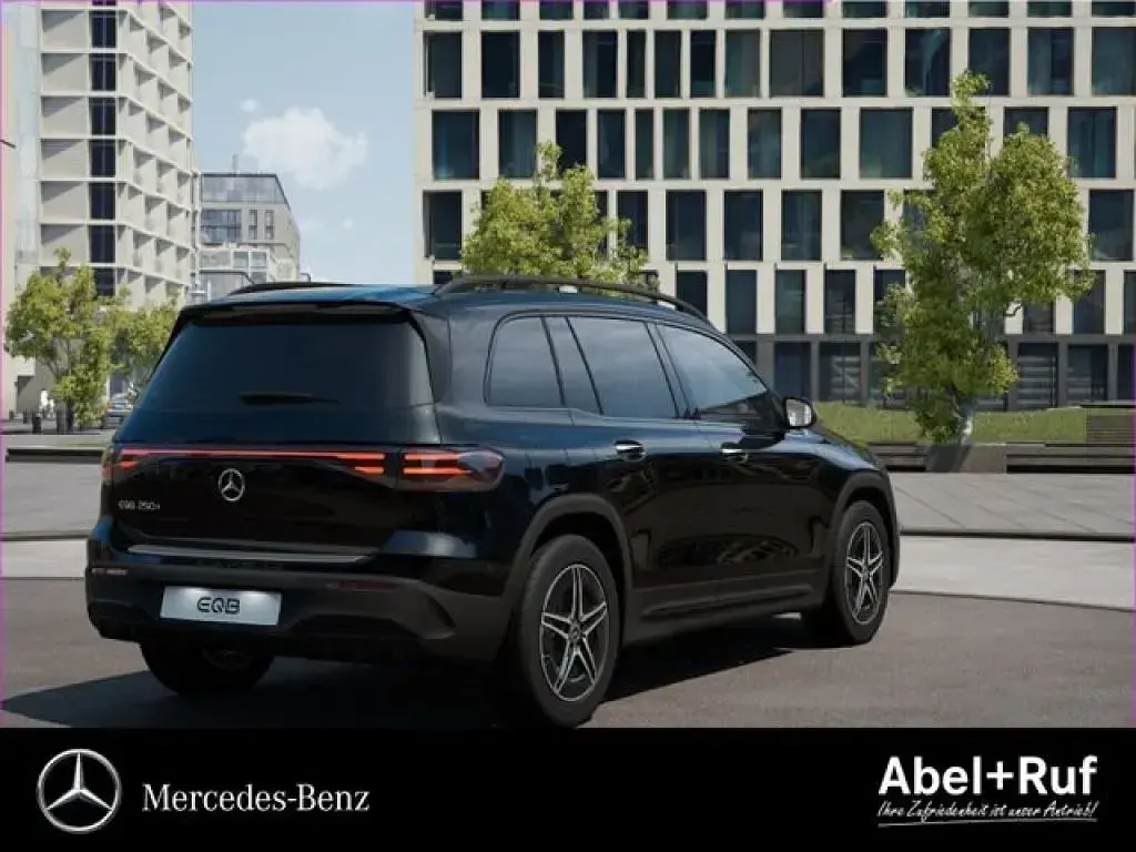 Gebraucht Mercedes EQB250 AMG 139 kW (190 PS) 2025 Lack kosmosschwarz (metallic) SUV