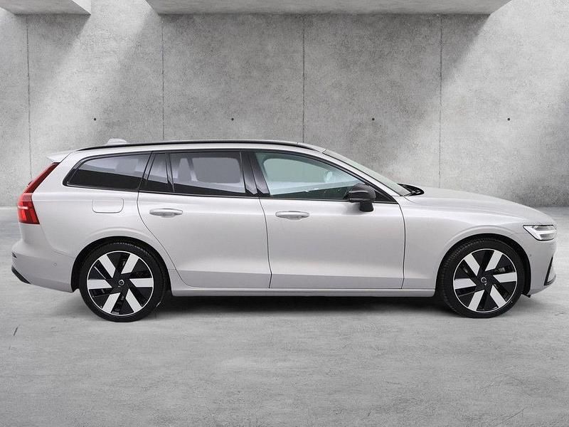 Gebraucht Volvo V60 Plus 455 PS (334 kW) 2025 Silber Kombi