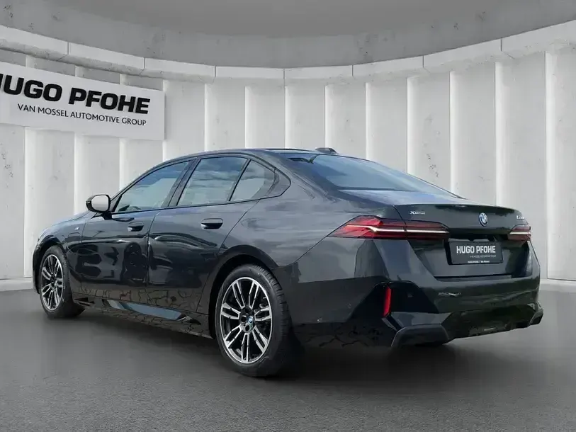 Gebraucht BMW 550e M Sport 490 PS (360 kW) 2024 Grau Limousine