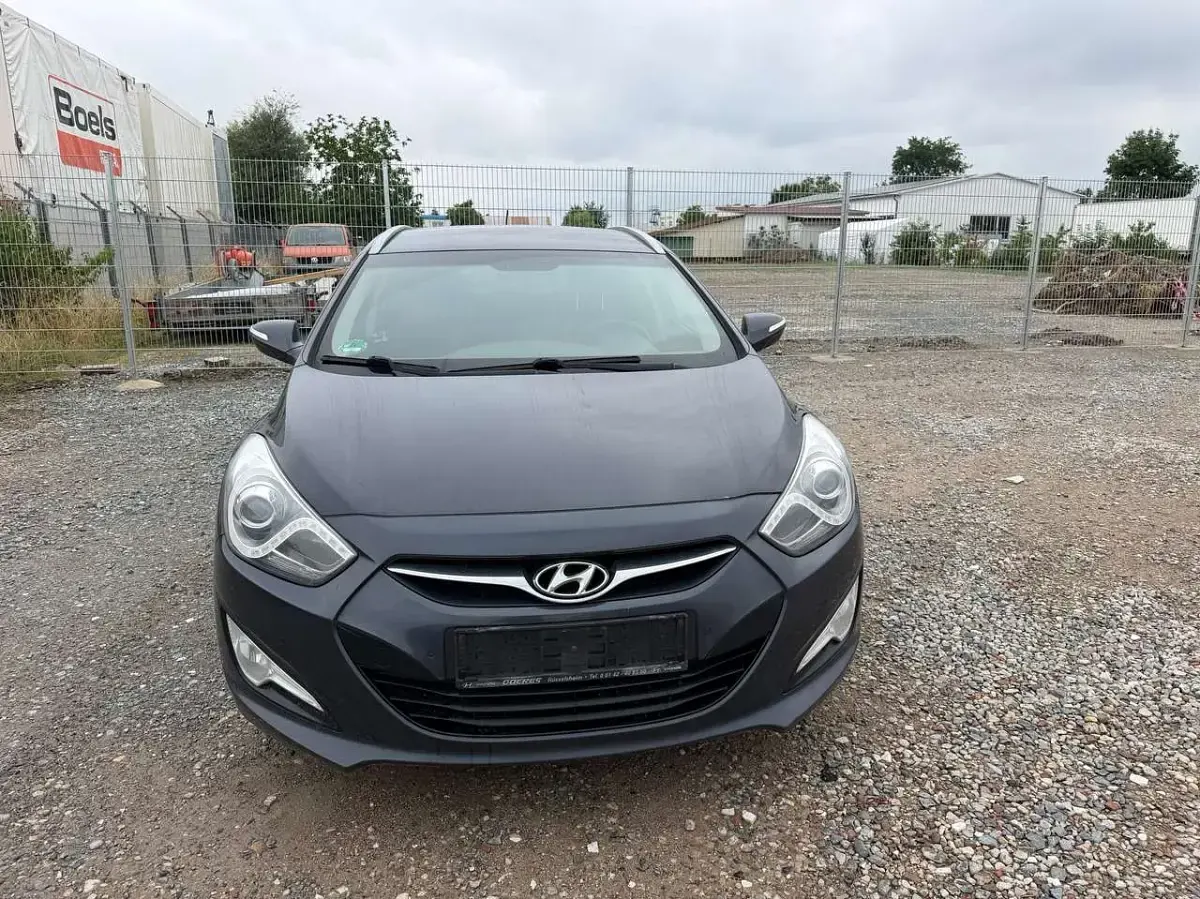 Gebraucht Hyundai i40 Premium 136 PS (100 kW) 2014 Blau Kombi