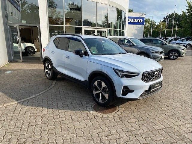 Neu Volvo XC40 163 PS (119 kW) 2025 Cloud blue SUV